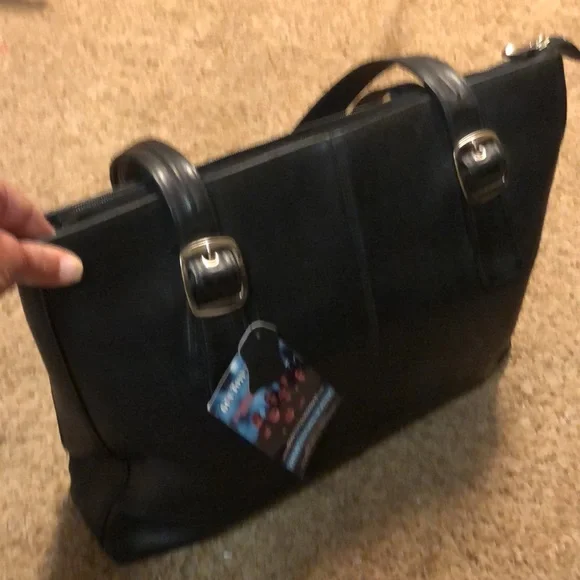 COPY - NWT concealed carry black purse in excellent shape - Picture 12 of 12